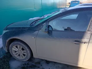 Chevrolet Kliq Cruze, 2013. Автомобиль марки/модели ШЕВРОЛЕ/CHEVROLET KLIJ CRUZE VIN:XUFJA695JD3063112, 2013 г.в., находится в залоге у АО «Кредит Европа Банк» (ИНН 7705148464, ОГРН 1037739326063).