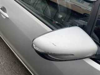 Kia Cerato 2015 года выпуска, VIN: XWEFX411BF0008409, автомобиль в хорошем техническом состоянии, двигатель работает без нареканий. Коробка АКПП требует внимания, пинки при переключении передач. Лакокрасочное покрытие требует внимания, сколы, царапины. Ходовая часть также требует внимания.