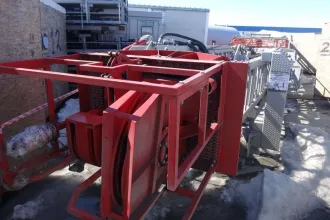 Гидравлический верхний привод СВП Drillmec HTD250C с гидравлическим силовым блоком (ГСУ) системы верхнего привода, производства Drillmec S.p.A (Италия, 2018 года выпуска, в сборе, для буровых установок, в т.ч. мобильных).