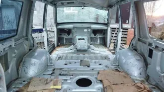 Land Rover Discovery II, 1999 года выпуска, демонтированный битый кузов и рама легкового универсала серебристого цвета, VIN SALLTGM94XA223020, ГРЗ Р783КХ761, ПТС 61 УМ 044560, СТС 99 28 780566.