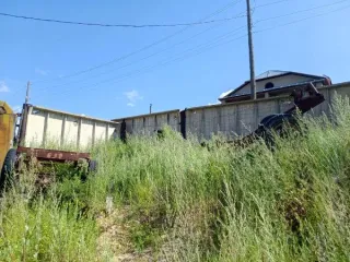 Трактор ДТ-75, трактор ЮМЗ, трактор МТЗ-50, прицепы трактора, 3 шт. и прицепы 2 шт. Трактор марки "ДТ-75", кабина желтого цвета, с имеющимся в задней части металлическим куном, 1 шт. Местонахождение: Бичурский район, с. Малый Куналей, ул. Маркова,1. Прицеп с тягово-цепным устройством, без…