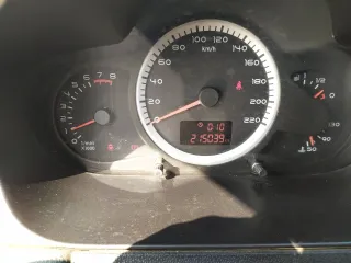 Chery M11 2010 avtomobil' Chery M11 2010 goda vypuska, VIN LVVDC11B8AD400662 Avtomobil' na khodu. Khodovaya chast' v normal'nom sostoyanii, porogi rzhavye. Spushcheny kolyosa (stoit zimnyaya rezina). Trebuetsya zamena masla.    Na transportnoe sredstvo zaregistrirovano ogranichenie (obremenenie)…