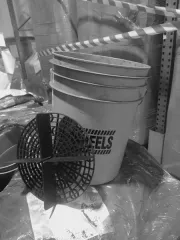 Ведра для мойки авто с решеткой и крышки HPDE, 40 штук ведер и 5 крышек.