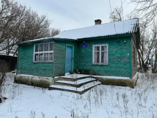 Нежилое здание 50,9 кв.м и земельный участок 419 кв.м, Курская область, Российская Федерация, Курская область, м.р-н Советский, с.п. Волжанский сельсовет, п. Моздовка, ул. Широкая, д. 13, здание, назначение: нежилое, наименование: нежилое здание, площадь – 50,9 кв.м, количество этажей: 1, в том…