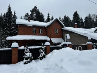 Земельный участок с домом 1285 кв.м и квартира 282.9 кв.м, Московская область. Земельный участок с кадастровым номером: 50:20:0070509:161, площадью 1285 +/- 25 кв.м., категория земель: земли сельскохозяйственного назначения, вид разрешённого использования: для садоводства, расположенный по адресу…