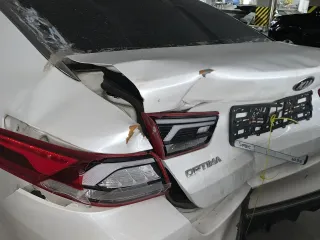 Легковой автомобиль KIA Optima 2018 года выпуска, цвет белый, состояние битый. VIN: XWEGU411BK0008199.