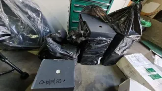 Навигационные лампы Rot Hell Weib Stark годный остаток: лампа навигационная с маркировкой «rot. hell 30455 3sm» - 1 шт.; лампа навигационная с маркировкой «rot. Hell 25456» - 1 шт.; лампа навигационная с маркировкой «rot. hell 30249 3sm» - 1 шт.; лампа навигационная с маркировкой «11242 3sm» - 1…