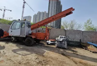 Снегопогрузчик KO-206M 2010 г.в. Самоходная машина на специальном шасси высокой проходимости с двумя ведущими мостами. Идентификационный номер: 001956. Регистрационный номер: ОС 9533 50. Модель, № двигателя: Д-243 № 557111. Вид двигателя: колесный, тип - дизельный. Шасси (рама) №: 001956. Цвет…