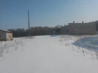 Земельный участок и нежилые помещения 233,2 кв.м Приморский край Земельный участок кадастровый номер 25:13:030209:1328 площадью 19822 кв.м категория земель: Земли населенных пунктов виды разрешенного использования: склады адрес местоположению: местоположение установлено относительно ориентира…