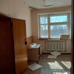 Земельный участок площадью 809 кв.м. с кадастровым номером 45:24:020104:135 по адресу: Местоположение установлено относительно ориентира, расположенного в границах участка. Почтовый адрес ориентира: обл. Курганская, р-н Юргамышский, рп. Юргамыш, ул. Нефтебазы, дом 3, с расположенным на нем зданием…