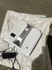 Картонные коробки с надписями на иностранном языке «Xsenia», внутри которых предположительно находятся держатели для LED-модулей, черного и белого цветов, сложной формы, из резины упакованные в индивидуальные пакеты по 1000 шт., грузовых мест - 7. Робот-мойщик окон, грузовых мест 3, количество штук…