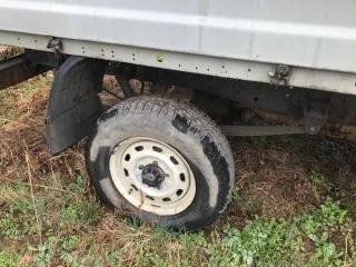 Грузовой бортовой автомобиль ГАЗ СОБОЛЬ, 2020 г.в, госномер Х694ОР124, vin Х96231073L2789477, номер двигателя ISF28S5129P76603015, номер кузова 330230L0187897, цвет белый. Рабочее состояние не проверялось, имеет сколы на лобовом стекле, сколы и царапины ЛКП по периметру кабины. Обременения: запреты…