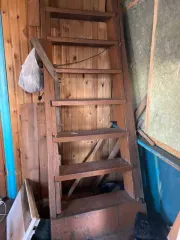 Дом 69,2 кв.м, участок 893 кв.м, Иркутская область Жилой дом с земельным участком площадью 69,2 кв. м, 2 этажа, адрес: Российская Федерация, Иркутская область, Иркутский район, 600 м южнее с. Смоленщина, садоводческое некоммерческое товарищество "Нива-1", ул. Железнодорожная, кадастровый номер…