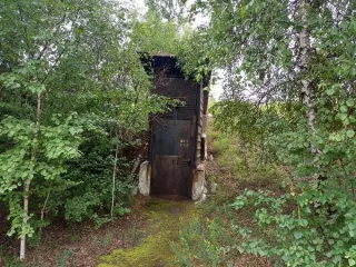 Нежилое здание 438,6 кв. м с земельным участком 2161 кв. м, склады, Иркутская область, г. Усолье-Сибирское. Нежилое здание, кадастровый номер 38:31:000003:591, площадь 438,6 кв. м., расположенное по адресу: Российская Федерация Иркутская область, городской округ город Усолье-Сибирское, город…