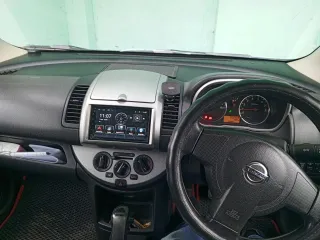 Nissan Note 2009, серый. Госномер А963СН125. Год выпуска 2009, Япония. ПТС 25 УР 566072. Кузов NE11085958. Двигатель бензиновый HR15, объем 1.5 л (1498 куб. см), мощность 109 л.с. Экологический класс 4. Масса без нагрузки 1170 кг, разрешенная максимальная масса 1445 кг. Автомобиль в залоге у АО…