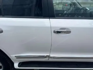 Автомобиль Toyota Land Cruiser 200, VIN JTMCV05J104125596, 2013 г. в., цвет белый. Ознакомиться с предметом возможно в дни приема заявок с 11:00 по 16:00, предварительно записавшись по телефону 89062274666 или email: bankrotim@yandex.ru