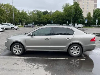 SKODA Superb, 2012, легковой автомобиль марки SKODA, модель Superb, год выпуска 2012, идентификационный номер (VIN): TMBAB83T2D9027351. Ознакомление с имуществом: можно ознакомиться по месту нахождения: г. Москва ул. Плеханова д. 27 к. 1, предварительно согласовав время с финансовым управляющим по…