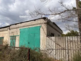 земельный участок общей площадью 176,0 кв. м, к.н. 61:24:0013266:22, с расположенным на нем объектом недвижимого имущества площадью 67,4 кв. м с к.н. 61:24:0000000:3865 по адресу: местоположение установлено относительно ориентира, расположенного в границах участка. Почтовый адрес ориентира…