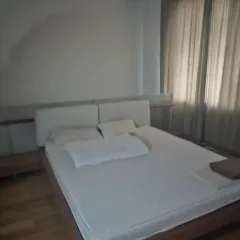 3-комн. квартира 108.4 кв.м Ханты-Мансийск общей площадью 108,4 кв.м, в том числе жилая 67,5 кв.м, расположена на 3 этаже 6 этажного жилого дома, кадастровый номер 86:12:29:0:28:39, инф. № 10575, адрес объекта: Тюменская область, Ханты-Мансийский автономный округ-Югра, г. Ханты-Мансийск, ул. Карла…