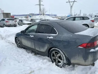 Honda Accord 2003 года, 190 лс, 249179 км, АКПП. Легковой автомобиль находится на ходу. Аккумулятор разряжен, зарядка аккумулятора не дала результатов. Колеса спущены. Автомобиль не товарного вида. Требуется текущий ремонт автомобиля: не стабильная работа двигателя внутреннего сгорания, неисправен…