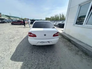 Skoda Superb, 2012 года, 152 лс, 139040 км, АКПП. год изготовления: 2012, легковой седан, г/н: Р534ТУ186, цвет: белый, VIN: TMBAB43T8C9061186, ПТС 86 РТ 919350, СТС 99 85 970540 (проблема в электрике, требуется прошивка катализатора, замена датчика впускного коллектора)