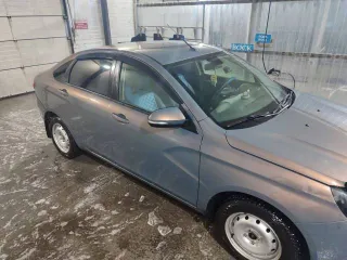 Lada Vesta 2019 года, 106 л.с., пробег 85000 км. VIN: XTAGFL110LY358699.
1. Не работает лампа основного света левой фары.
2. Трещина вдоль всего лобового стекла.
3. Лопнута правая фара, в морозы запотевает.
4. Небольшая царапина на правом крыле.
5. Есть непонятный стук в двигателе, похоже на…