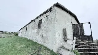 Нежилое здание 521 кв.м и земельный участок 13392 кв.м, Курганская область Нежилое, площадь 521 кв.м., кадастровый номер 45:01:011003:379, количество этажей 1, в том числе подземных 0, адрес (местоположение) объекта: Российская Федерация, Курганская область, муниципальный округ Альменевский, с…