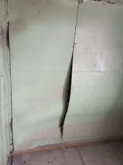 1/5 доли в жилом доме (кадастровый номер: 42:06:0101001:1839, площадь: 43,6 кв.м., местонахождение: Кемеровская область, Ленинск-Кузнецкий район, с. Красное, ул. Кирова, д.83) и 1/5 доли на земельный участок (кадастровый номер: 42:06:0101001:665, площадь: 1 576 кв.м., виды разрешенного…