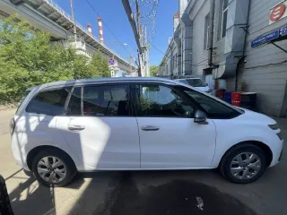 Citroen C4 Picasso 2017 год, VIN VF73A5GXAHJ593677. Цвет кузова белый. Объем двигателя 1598 см³, мощность 150 л.с. (110 кВт). Экологический класс пятый. Тип транспортного средства — легковой автомобиль. Оценить техническое состояние и комплектность можно при самостоятельном осмотре.