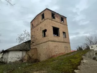 Здание клуба 1953 000000103 375,0
Здание конторы 1956 00000095 511,6
Пристройка к административному зданию 1998 00000093 59,8
Здание автовесовой на з/приеме 1969 00000040 612,1
Здание блок подсобных помещений 1967 00000037 467,4
Здание ж/д весов 1964 000000018 36,1