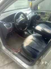 Ford Focus 2004 легковой, VIN X9FFXXEEDF4S42493, на условном ходу. VIN-номер частично не читаемый, требуется ремонт.