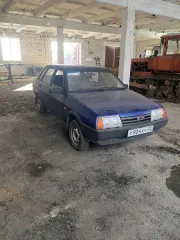 ВАЗ-21099 2003 года выпуска. Идентификационный номер ХТА21099033548907, двигатель № 2111-3681319, кузов №3548907. Цвет серебристый ярко-синий. Комплектация: ДВС 1,5, левый руль, седан, бензин, МКПП, передний привод. Объем двигателя 1499 см³, мощность 77 л.с. Государственный регистрационный знак…