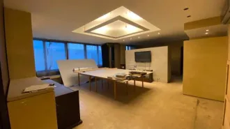 Квартира 195,6 кв.м. и мебель с техникой, Москва, улица Большая Якиманка, дом 17/2, строение 2, квартира 10, кадастровый номер 77:01:0002008:2246. Постер 55x45 (1 шт.); зеркало с 3-мя светильниками (1 шт.); раковина (1 шт.); унитаз (1 шт.); платяной шкаф без дверей 240x90x70 (2 шт.)…