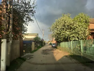 Жилой дом общей площадью 176,8 кв.м, кадастровый номер: 61:46:0012803:2634, по адресу: Ростовская область, г. Батайск, ДНТ «Труд», ул. 5-я Линия, № 344. Расположен на земельном участке площадью 513 кв.м, кадастровый номер: 61:46:0012803:1094. Находится в залоге АО «ЮниКредит Банк».