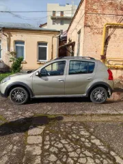 Renault Sandero Stepway 2012 года, цвет бежевый. VIN: X7LBSRBYNCH500897, ПТС: 53НС734170. Модель двигателя: К4МС697, бензиновый, номер D015330, мощность 103 л.с., объем 1598 куб.см. Максимальная масса 1615 кг, масса без нагрузки 1138 кг.