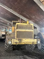 Трактор колесный К-700А, 1987 г.в., зав. № 8700290, № двиг. 40208201. Местонахождение имущества: Кемеровская область, Ижморский р-н, с. Колыон, пер. Майский, 7, гараж 1а. Год выпуска: 1987. Марка: К-700А. Модель: К-700А. VIN (заводской) номер: 8700290.