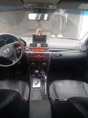 Mazda 3 2005 года выпуска, черный цвет. VIN: JMZBK12Z561296176, госномер: М815АС126. Мощность двигателя 77 л.с. (105 кВт), рабочий объем 1598 куб. см.
