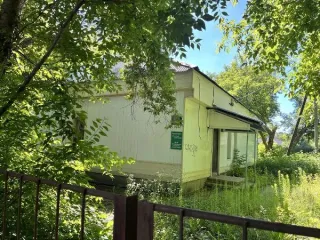 Нежилое здание 87,9 кв. м с земельным участком 852 кв. м, Томская область, г. Томск, пр-кт Ленина, д. 256. Нежилое здание, 1-этажное, площадь 87,9 кв. м, кадастровый номер 70:21:0100011:472, назначение: нежилое, с земельным участком площадью 852 кв. м, категория земель: земли населенных пунктов…