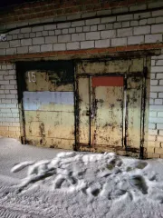 1/2 доли нежилого здания 22 кв.м и земельного участка 31 кв.м, г. Стрежевой, Томская область. 1/2 доля в праве на нежилое здание, площадь: 22кв.м., кадастровый номер: 70:20:0000003:25252 и 1/2 доля в праве на земельный участок, площадь: 31кв.м., категория земель: Земли населенных пунктов…
