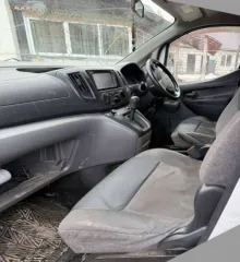Nissan NV200 Vanette 2012 года, белый цвет. Двигатель HR16, мощность 109 л.с. (81.75 кВт), объем 1597 см³. Кузов № VM20025773, экологический класс 4. Максимальная масса 1925 кг, масса без нагрузки 1250 кг. Произведен в Японии.