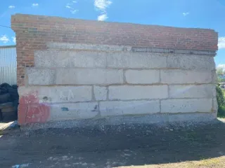 Земельный участок 63 кв. м с нежилым зданием 41.9 кв. м по адресу: Ростовская область, Дубовский район, с. Дубовское, ул. Пушкина, 3. Кадастровый номер участка: 61:09:0110827:2871, кадастровый номер здания: 61:09:0110101:3917. Реестровые номера федерального имущества: П11610024939 и П12610007622.