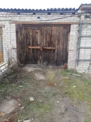 Гараж, адрес: Россия, Респ Коми, г Емва, ул. Ленинградская, дом 18, квартира бокс 2, кадастровый номер: 11:10:4501032:432, в долевой собственности, размер доли: 1/2. Земельный участок, адрес: Россия, Респ Коми, г Емва, ул. Ленинградская, дом 21, кадастровый номер: 11:10:4501032:6, в долевой…
