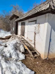 Нежилое здание 28 кв.м с участком 133 кв.м, Кировская область, Сосновка. Нежилое здание, площадь 28 кв.м, кадастровый номер 43:07:010133:1159, 1946 г. постройки, назначение: нежилое здание, земельный участок, площадь 133 кв.м, кадастровый номер 43:07:010133:1153, категория земель: земли населенных…