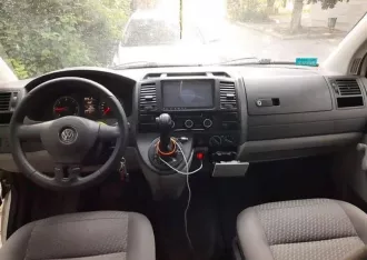 VOLKSWAGEN TRANSPORTER, 2010 года выпуска, VIN WV2ZZZ7HZBH004490. Находится в залоге у АО «Экспобанк».