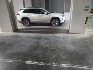 Машино-места 209 и 210 расположены по адресу: Российская Федерация, Ростовская область, город Ростов-на-Дону, улица Береговая, дом 117б, строение 2. Кадастровый номер: 61:44:0032109:3954.