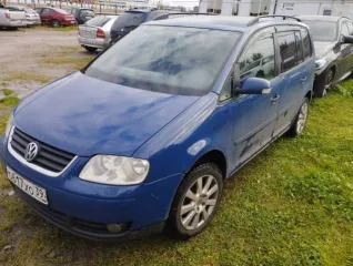 Volkswagen Touran 2006, универсал. VIN: WVGZZZ1TZ6W126067, 2006 г.в., госномер О617ХО39. Дизельный двигатель, мощность 77 кВт (105 л.с.). Цвет кузова синий.