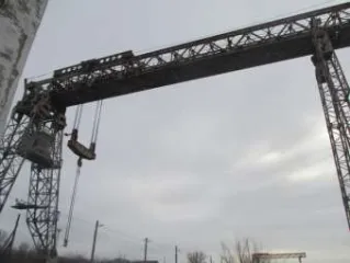 Промышленный комплекс 13,6 га Абакан Хакасия. Недвижимое имущество, расположенное по адресу: Республика Хакасия, г. Абакан, ул. Молодежная, д.20: Нежилое здание (административно-лабораторный корпус), кад.№19:01:080501:1385, пл.1831,5 кв.м. Нежилое здание (гараж для грузовых машин на 40 мест)…