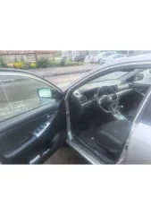 Toyota Corolla 2005 года выпуска. Цвет серебристый. VIN: NMTBZ20E80R123417. Категория B. Двигатель 3ZZE350223. Автомобиль не на ходу. Требуется ремонт двигателя, на порогах ржавчина, в салоне нет магнитолы, в дверях отсутствуют колонки. Возможно наличие иных недостатков.