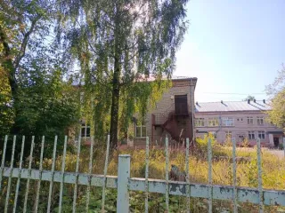 Здание 1804.4 кв.м, хозяйственный корпус 84.6 кв.м, Пермский край. Назначение: нежилое, этажей 3, в том числе подземных 1, общая площадь 1804.4 кв.м, кадастровый номер: 59:03:0400073:11313. Адрес объекта: Российская Федерация, Пермский край, городской округ город Березники, город Березники, улица…