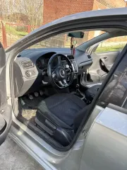 Volkswagen Polo 2018, легковой автомобиль, год выпуска: 2018, VIN: XW8ZZZ61ZKG009616, цвет: серебристый. Имущество является предметом залога ООО МФК "ПСБ Финанс".